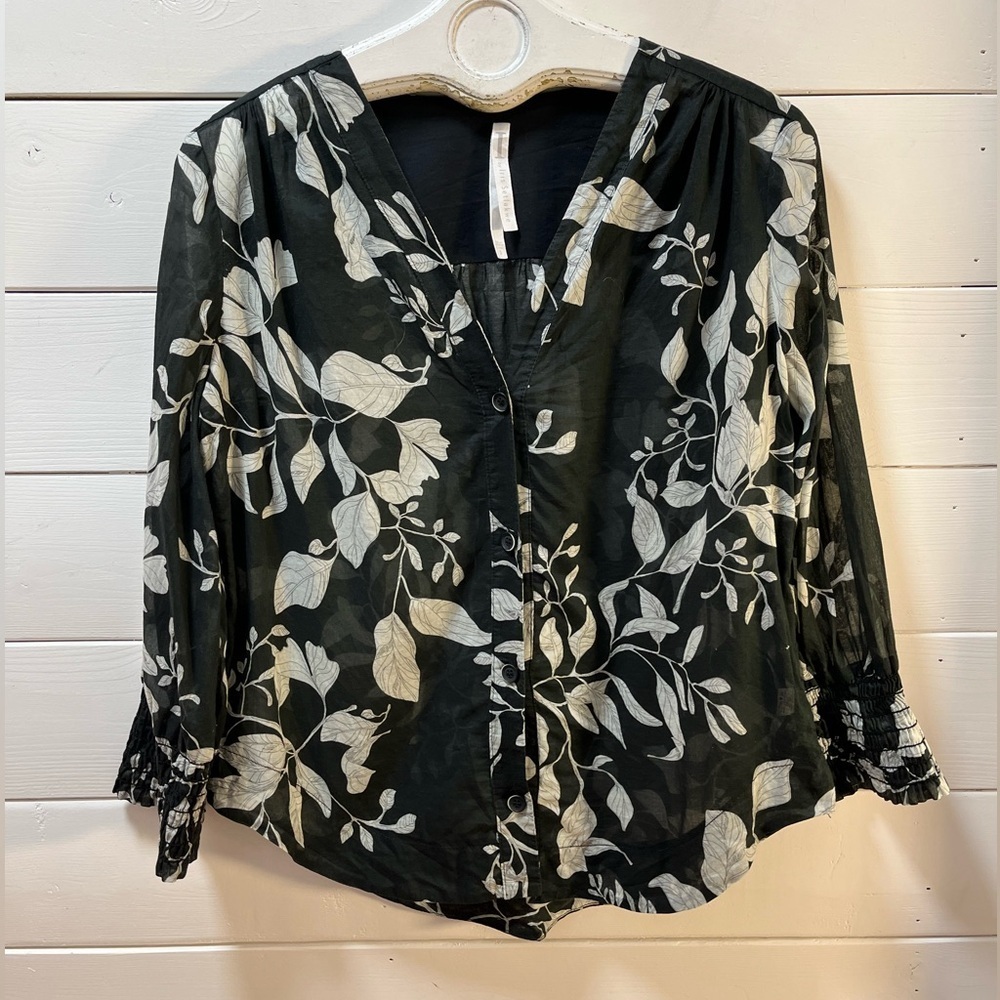 IRIS SETLAKWE – Black & White Floral Blouse 8 - Picture 9 of 9